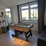 דירה Moderne Wohnung, 6 Gaeste, Tischfussball, Balkon האגן