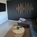 Moderne Wohnung, 6 Gaeste, Tischfussball, Balkon * האגן