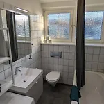 Moderne Wohnung, 6 Gaeste, Tischfussball, Balkon * האגן