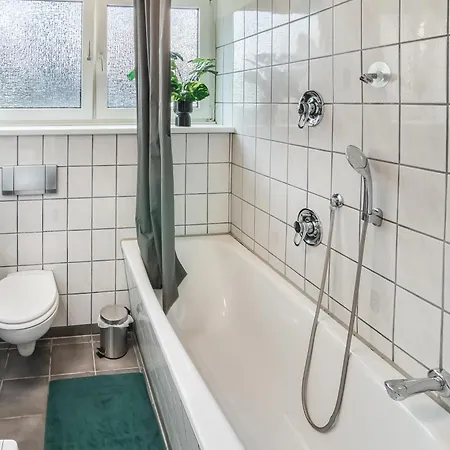 Moderne Wohnung, 6 Gaeste, Tischfussball, Balkon *