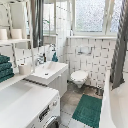 דירה Moderne Wohnung, 6 Gaeste, Tischfussball, Balkon האגן
