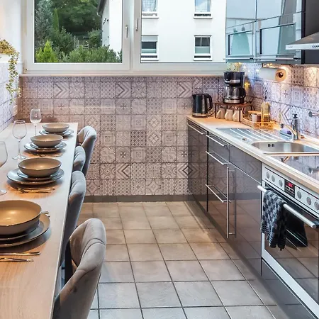 Moderne Wohnung, 6 Gaeste, Tischfussball, Balkon