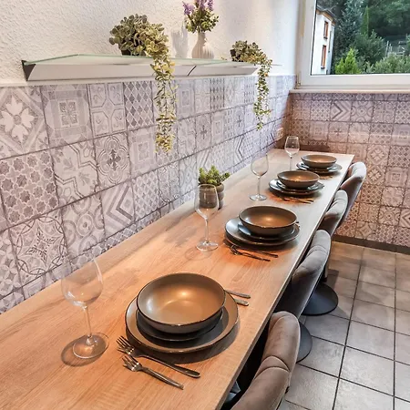 Moderne Wohnung, 6 Gaeste, Tischfussball, Balkon Apartmán *